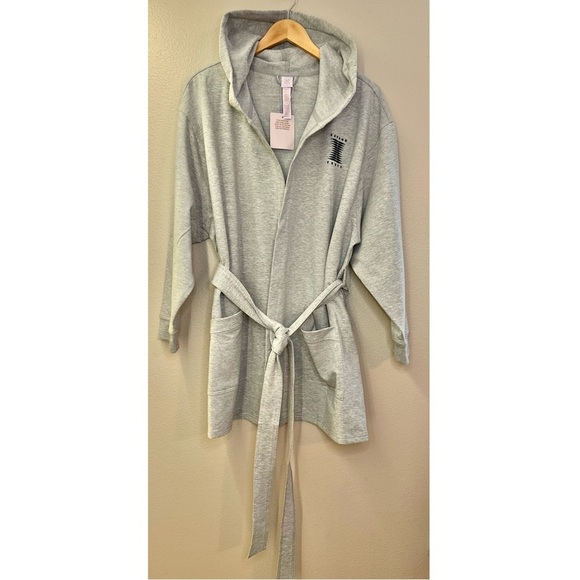 NWT Savage X Fenty Forever Savage Showgirl Short Robe Platinum Gray - Picture 12 of 14